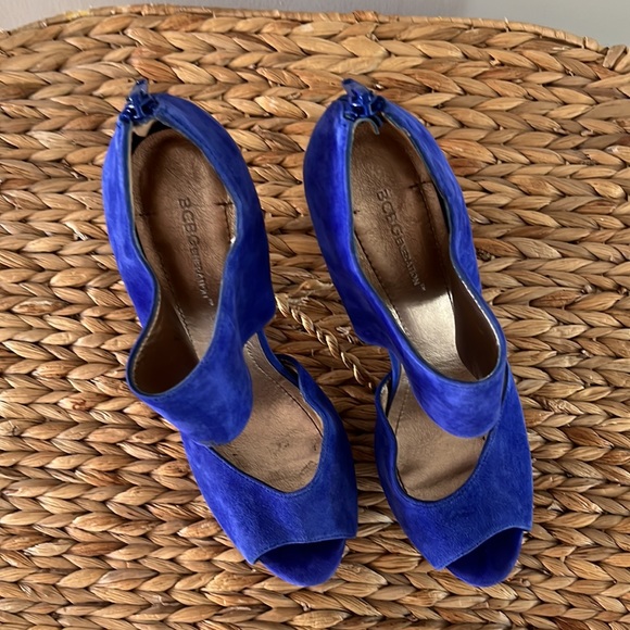 BCBG Suede Peep Toe Pumps (US 8.5) - Picture 4 of 9